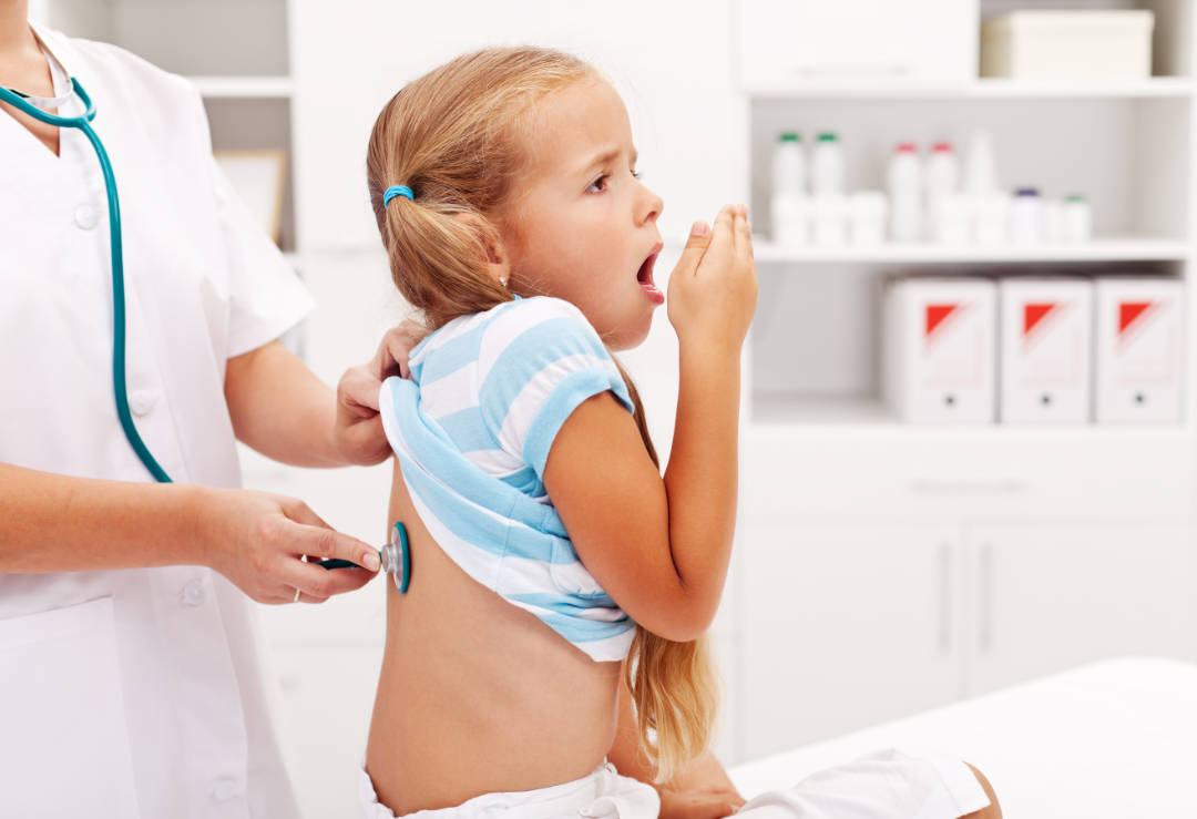 Little girl in doctor